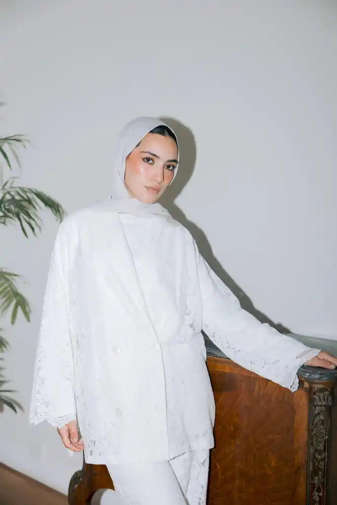 The Lace Edit in white + pants liner