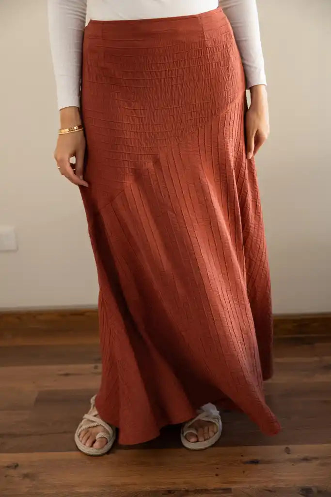 Flow Asymmetrical skirt in brick