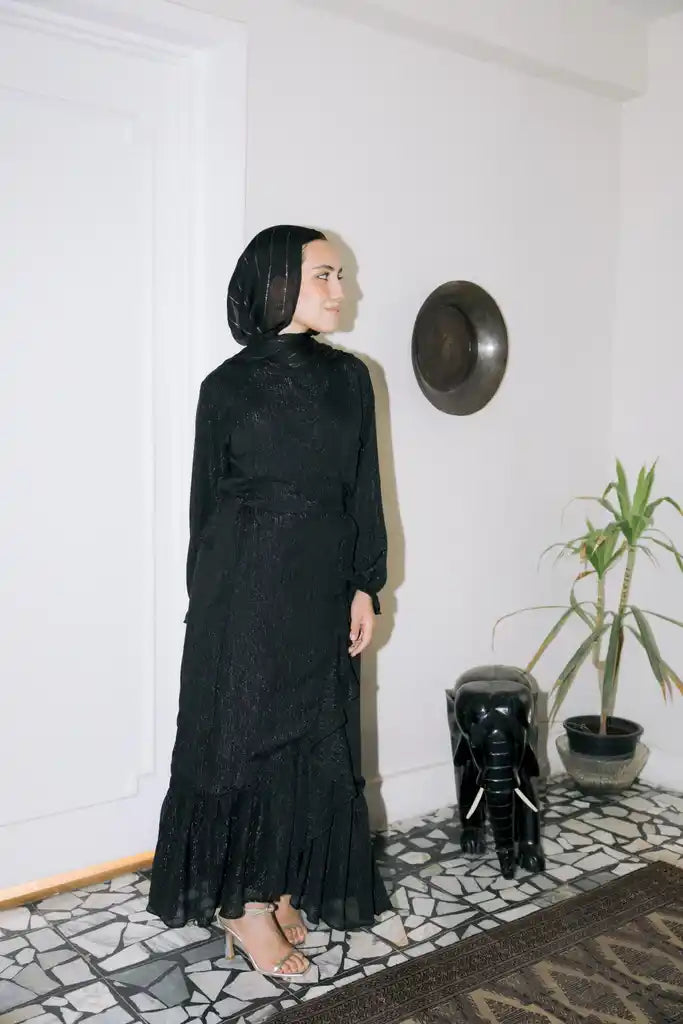 Ruffle wrap set in Black + Skirt liner