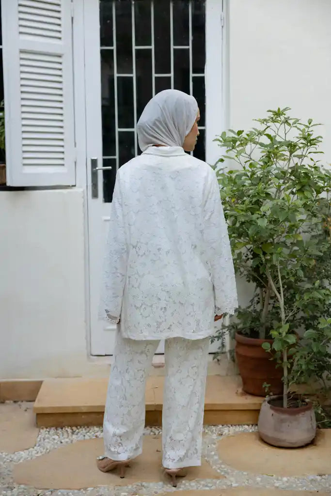 The Lace Edit in white + pants liner