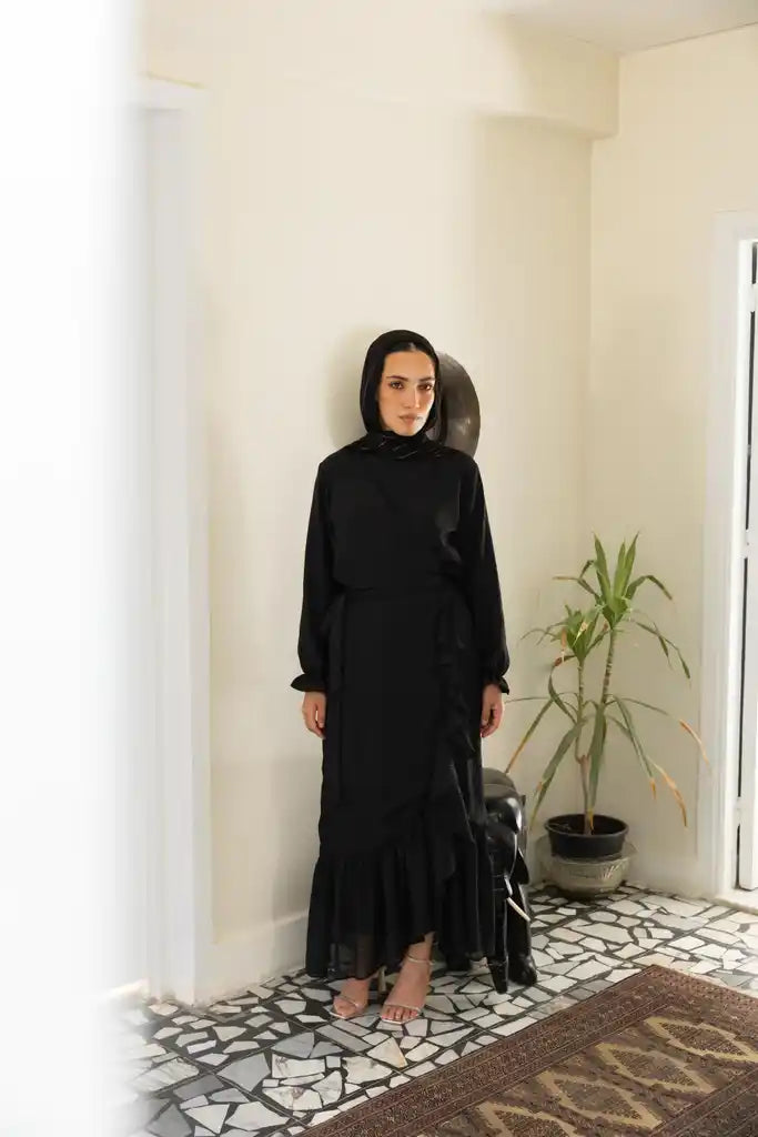 Ruffle wrap set in Black + Skirt liner
