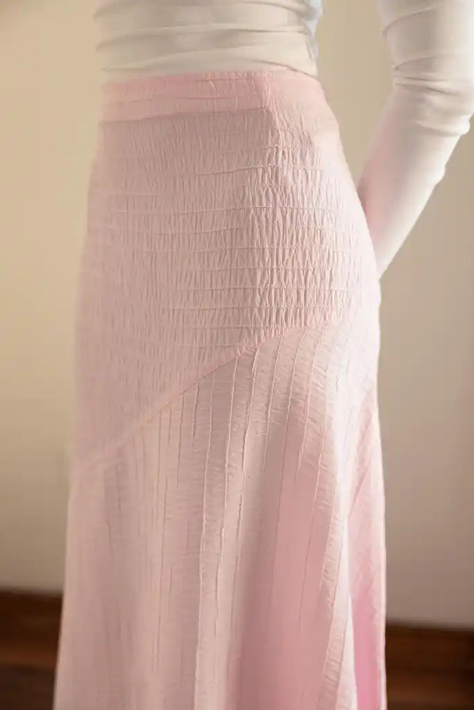 Flow Asymmetrical skirt in pink