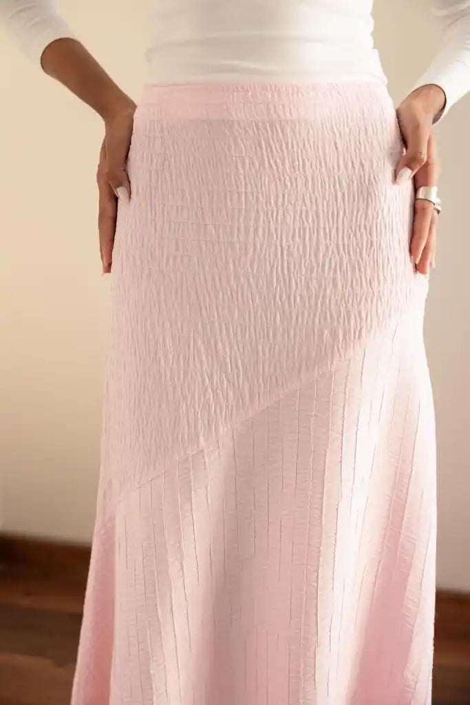 Flow Asymmetrical skirt in pink