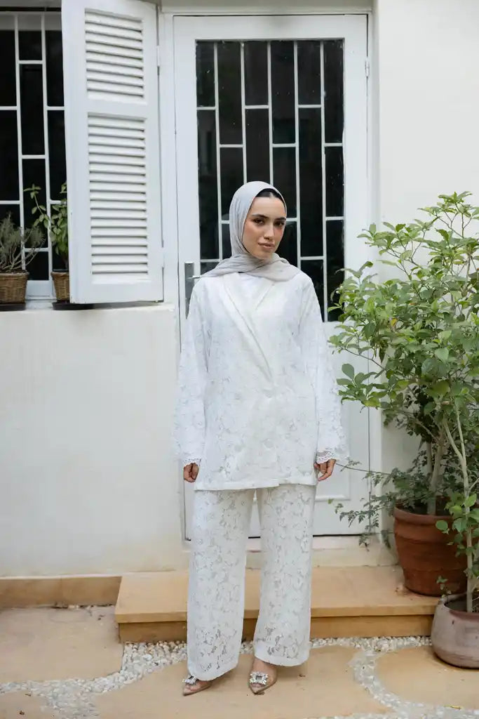 The Lace Edit in white + pants liner