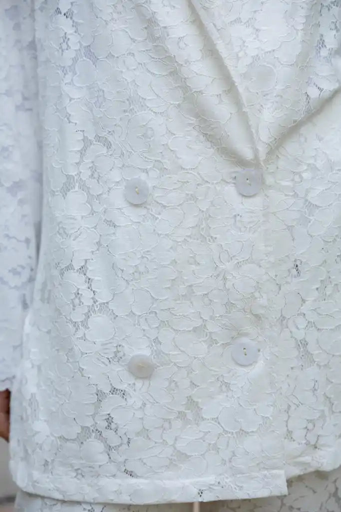 The Lace Edit in white + pants liner