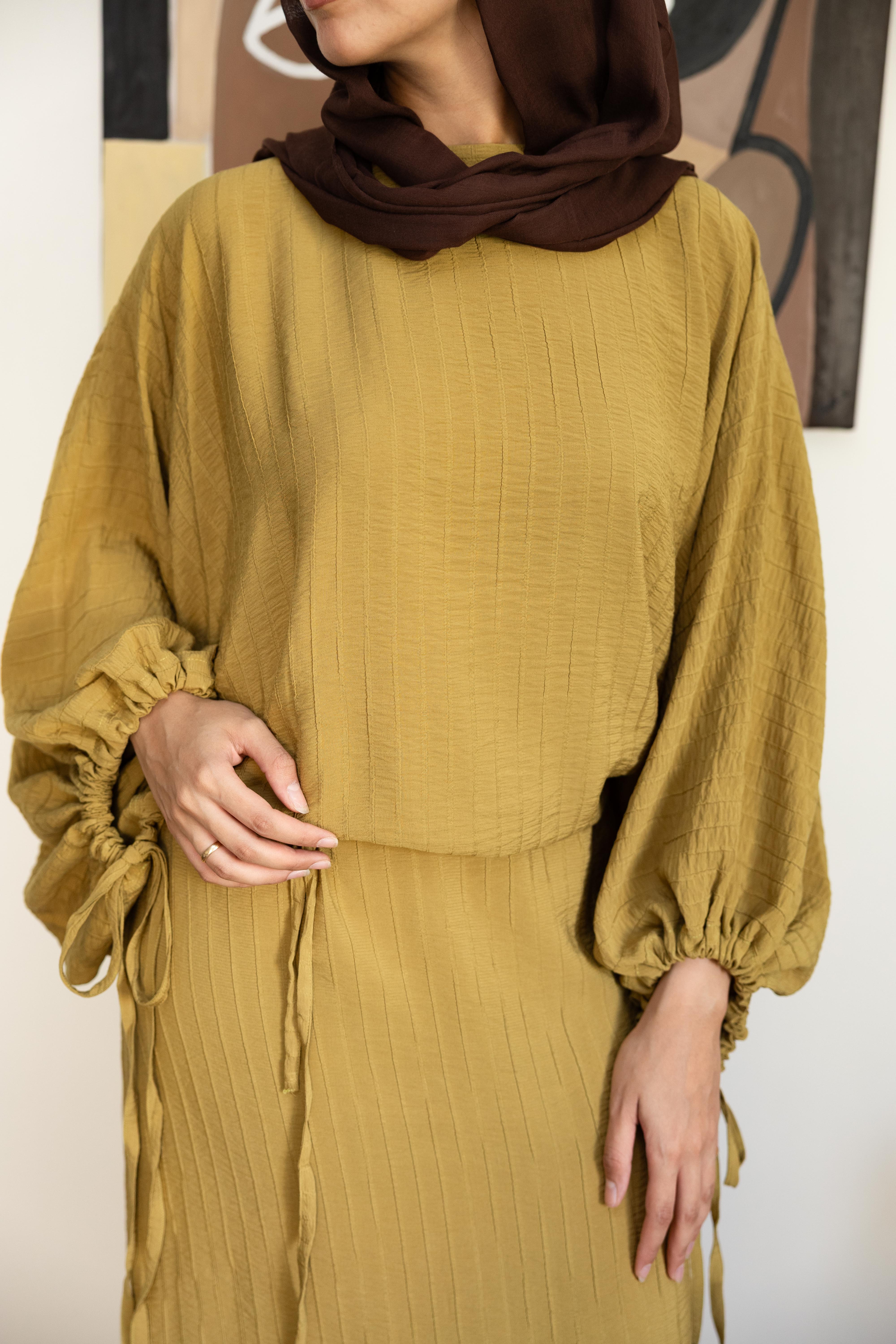 Drawstring dress in cumin
