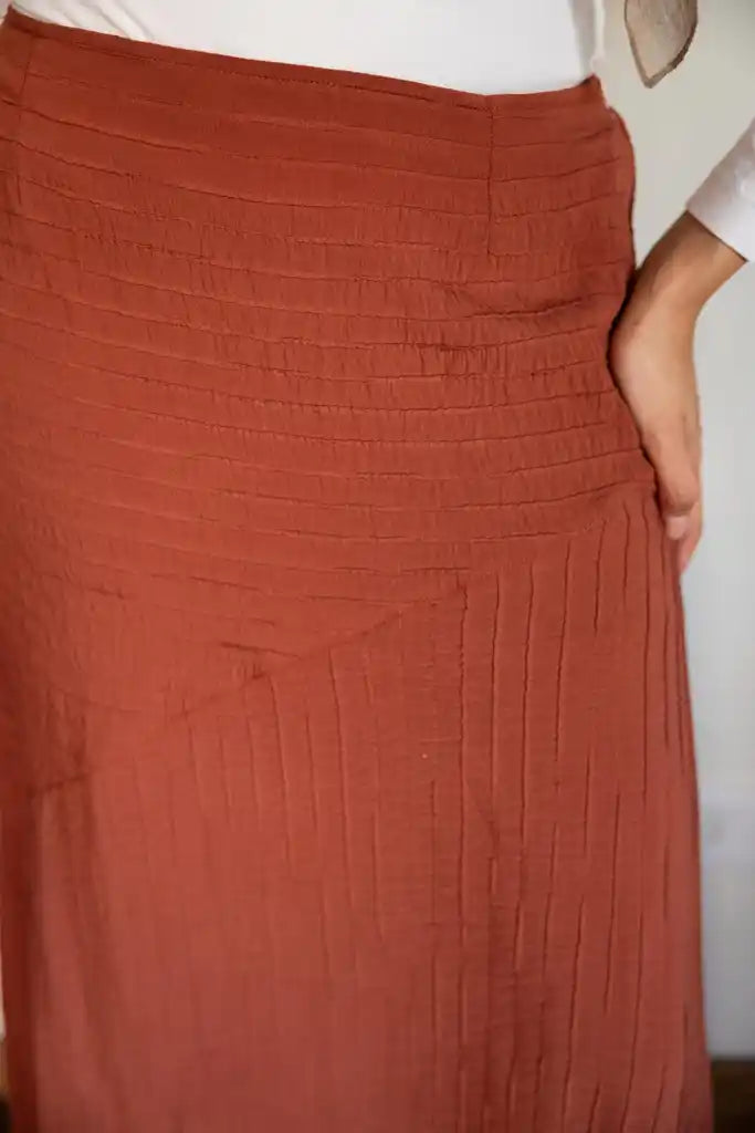 Flow Asymmetrical skirt in brick