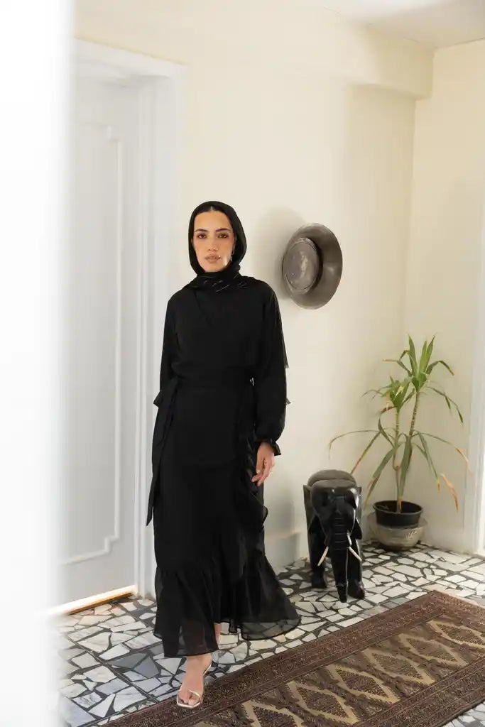 Ruffle wrap set in Black + Skirt liner